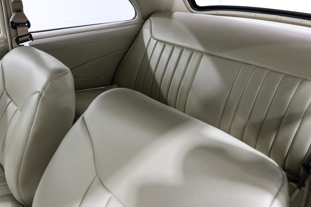 Oldsmobile-88-1951-Coupe-15