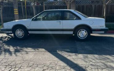 Oldsmobile-88-1990-white-1