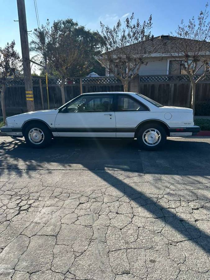 Oldsmobile-88-1990-white-1