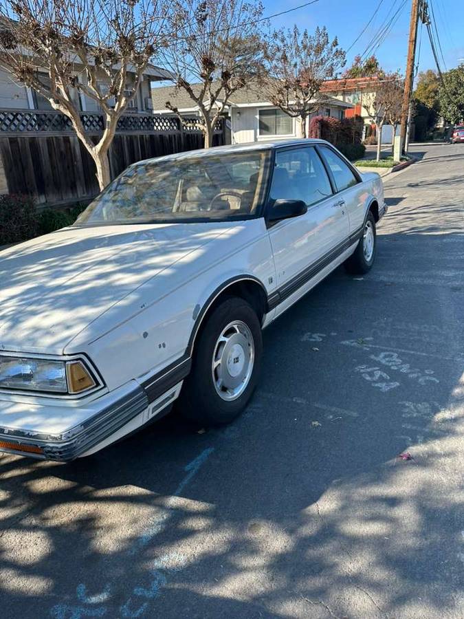 Oldsmobile-88-1990-white-2