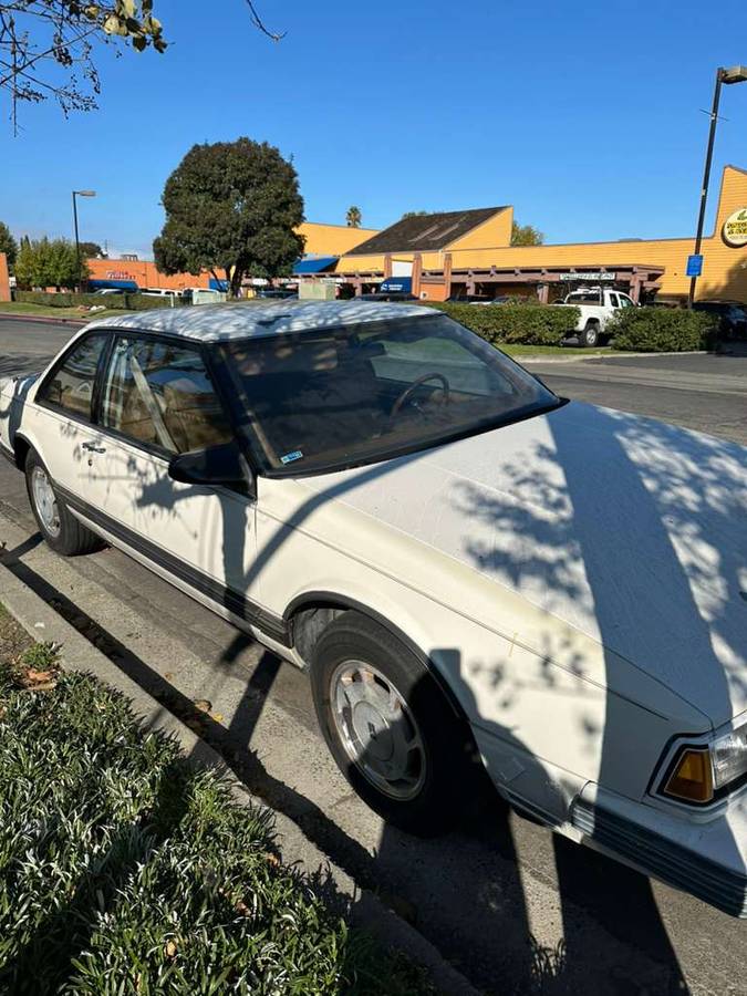 Oldsmobile-88-1990-white-3