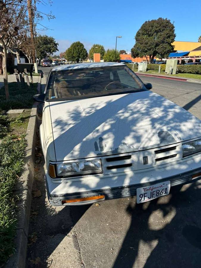 Oldsmobile-88-1990-white-4
