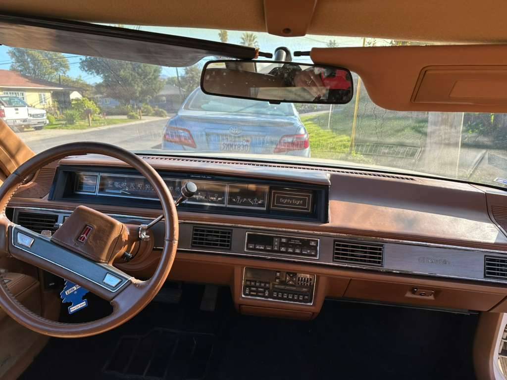 Oldsmobile-88-1990-white-6