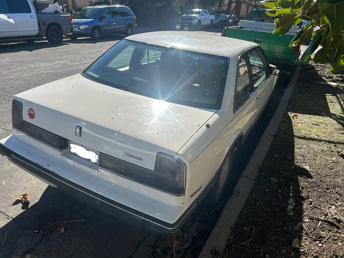 Oldsmobile-88-1990-white