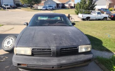 Oldsmobile-88-ls-1995-Black-Red-1