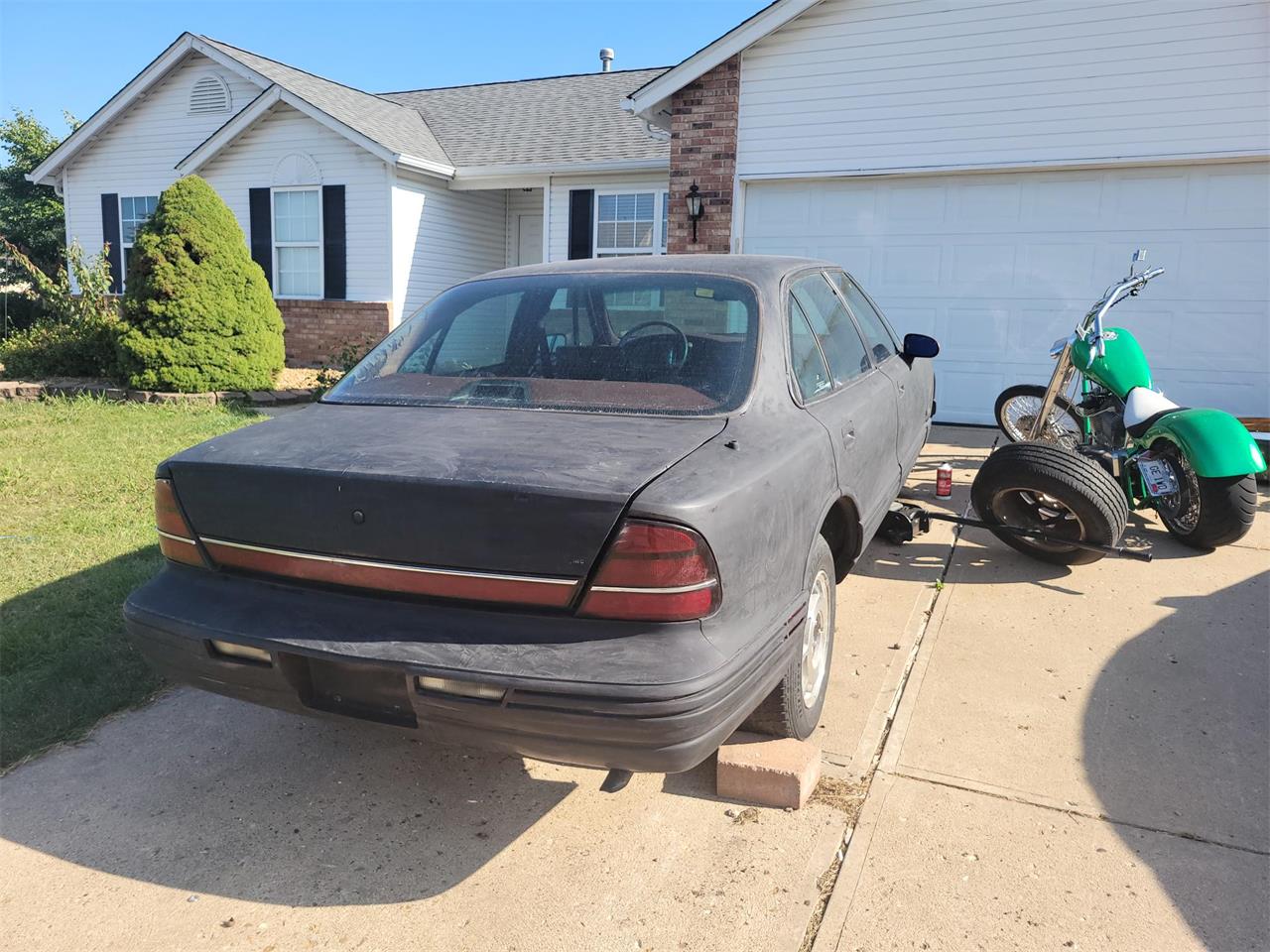 Oldsmobile-88-ls-1995-Black-Red-2