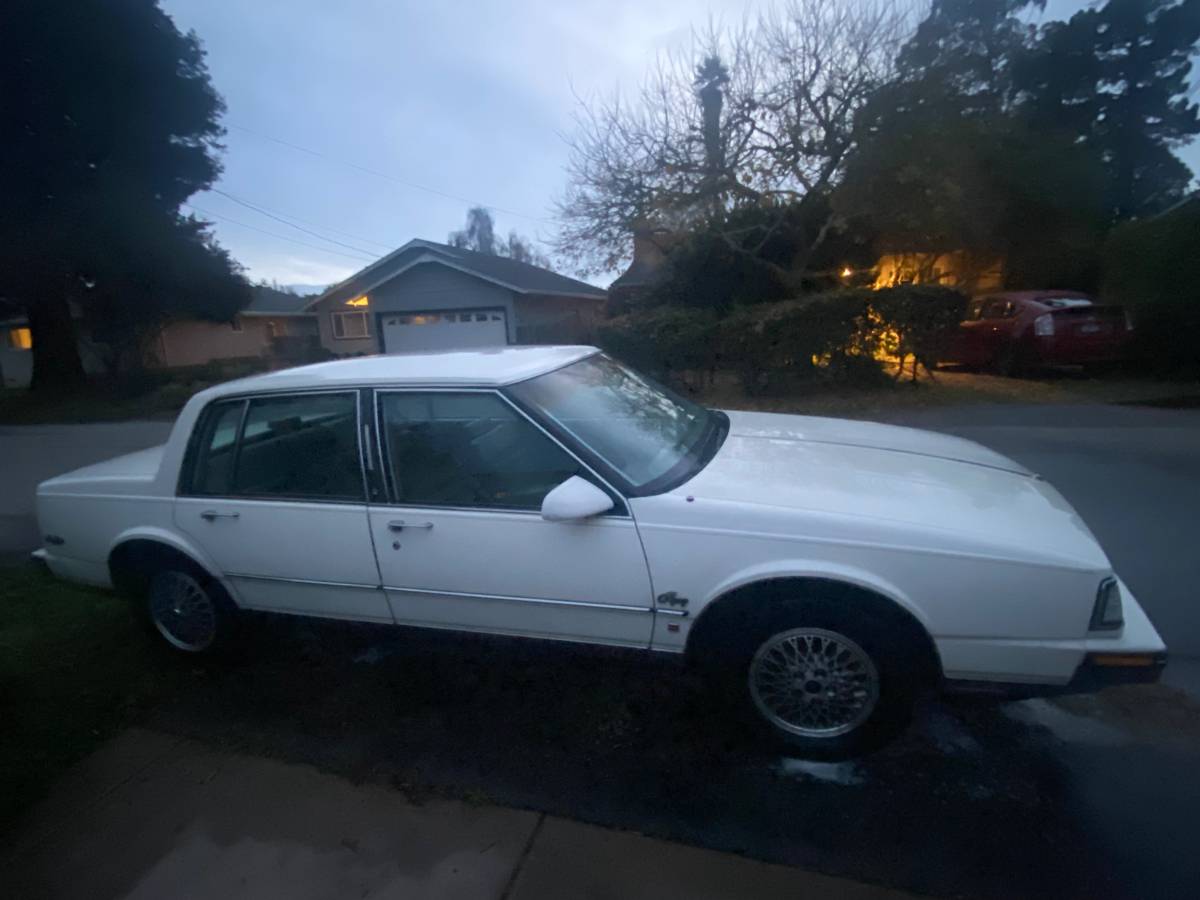 Oldsmobile-98-1988-white-1