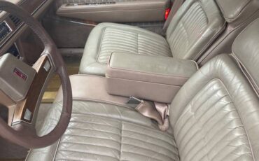 Oldsmobile-98-1988-white-2