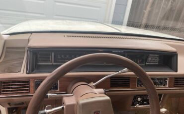 Oldsmobile-98-1988-white-3