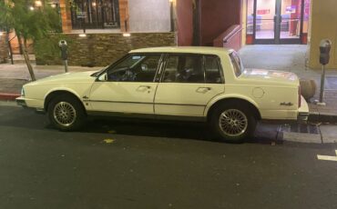 Oldsmobile-98-1988-white-6