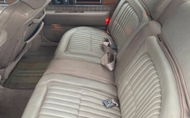 Oldsmobile-98-1988-white-7