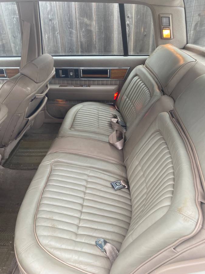 Oldsmobile-98-1988-white-7