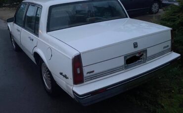 Oldsmobile-98-1988-white-8