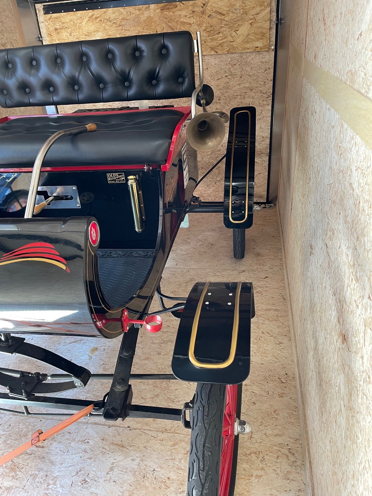 Oldsmobile-Curved-Dash-1901-12