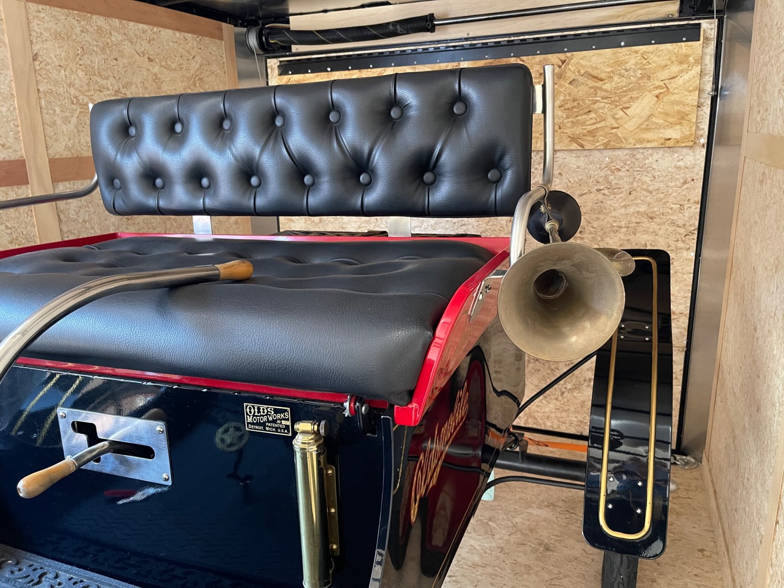 Oldsmobile-Curved-Dash-1901-32