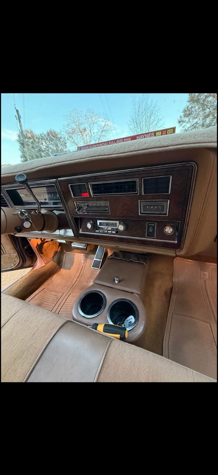 Oldsmobile-Custom-Cruiser-1978-10