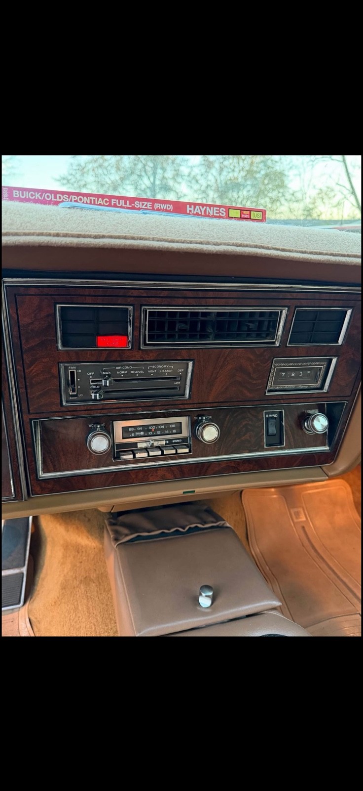 Oldsmobile-Custom-Cruiser-1978-12