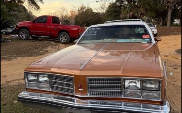 Oldsmobile-Custom-Cruiser-1978