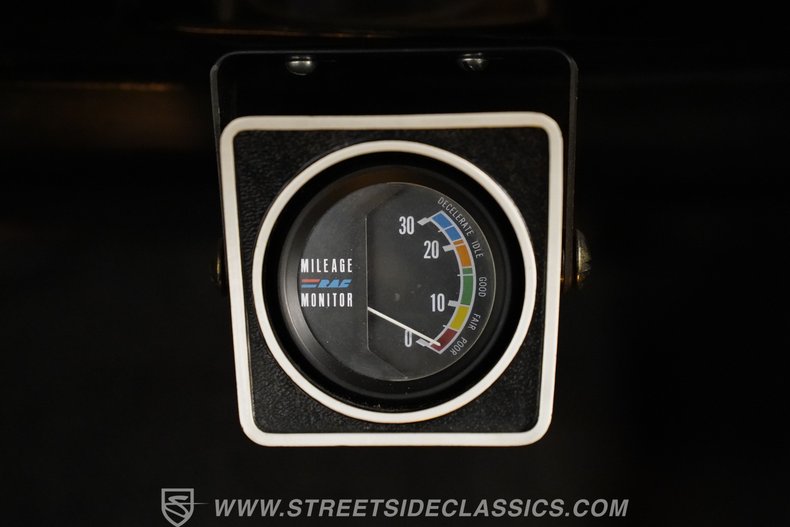 Oldsmobile-Cutlass-1967-Champagne-Metallic-Black-10