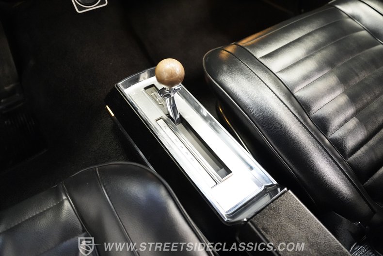 Oldsmobile-Cutlass-1967-Champagne-Metallic-Black-11