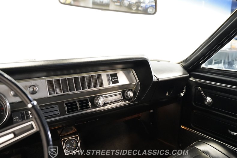 Oldsmobile-Cutlass-1967-Champagne-Metallic-Black-13