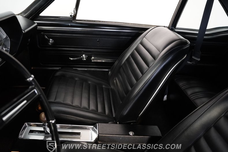 Oldsmobile-Cutlass-1967-Champagne-Metallic-Black-14