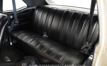 Oldsmobile-Cutlass-1967-Champagne-Metallic-Black-15