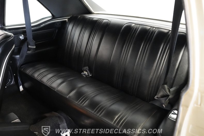 Oldsmobile-Cutlass-1967-Champagne-Metallic-Black-15