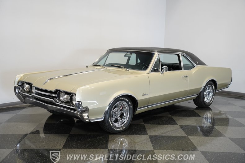 Oldsmobile-Cutlass-1967-Champagne-Metallic-Black-18