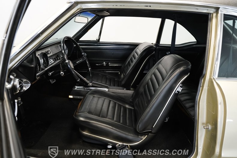 Oldsmobile-Cutlass-1967-Champagne-Metallic-Black-21