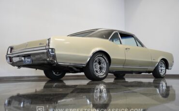 Oldsmobile-Cutlass-1967-Champagne-Metallic-Black-24