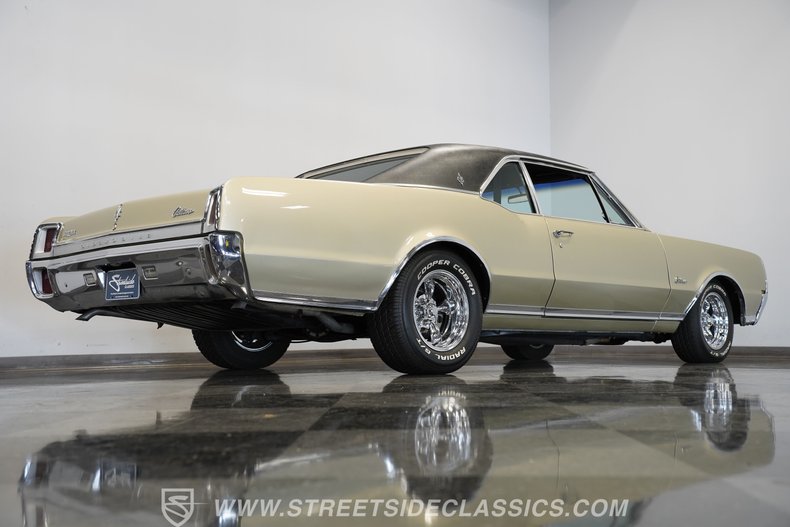 Oldsmobile-Cutlass-1967-Champagne-Metallic-Black-24