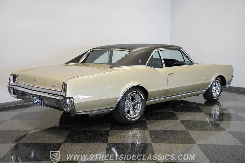 Oldsmobile-Cutlass-1967-Champagne-Metallic-Black-25