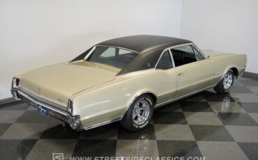 Oldsmobile-Cutlass-1967-Champagne-Metallic-Black-26