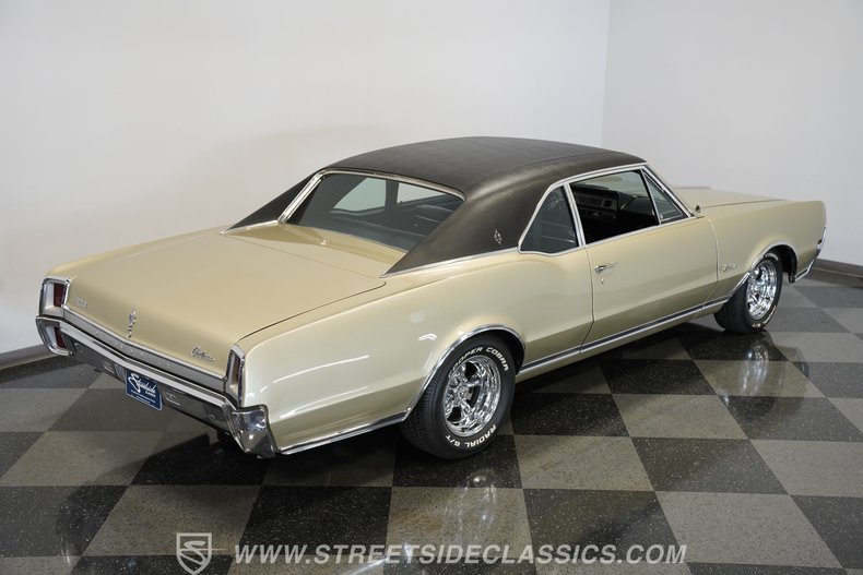 Oldsmobile-Cutlass-1967-Champagne-Metallic-Black-26