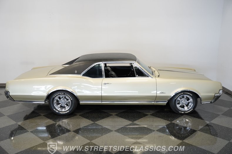Oldsmobile-Cutlass-1967-Champagne-Metallic-Black-27