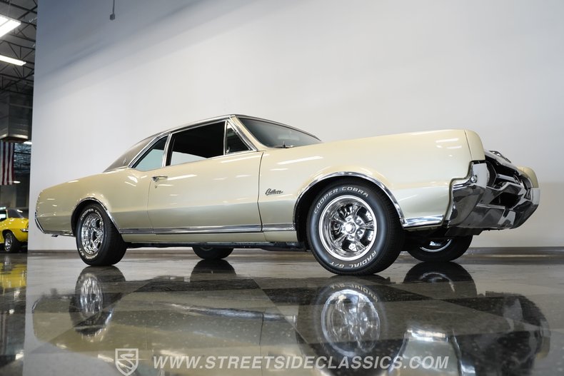 Oldsmobile-Cutlass-1967-Champagne-Metallic-Black-30