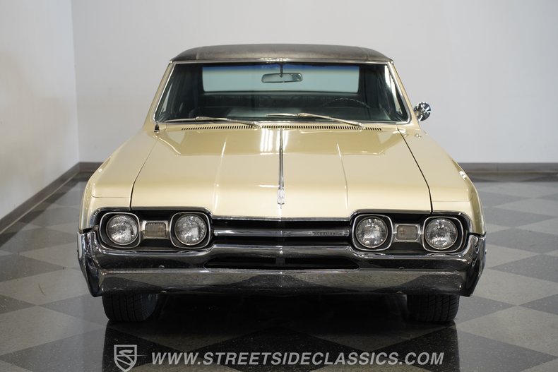 Oldsmobile-Cutlass-1967-Champagne-Metallic-Black-32