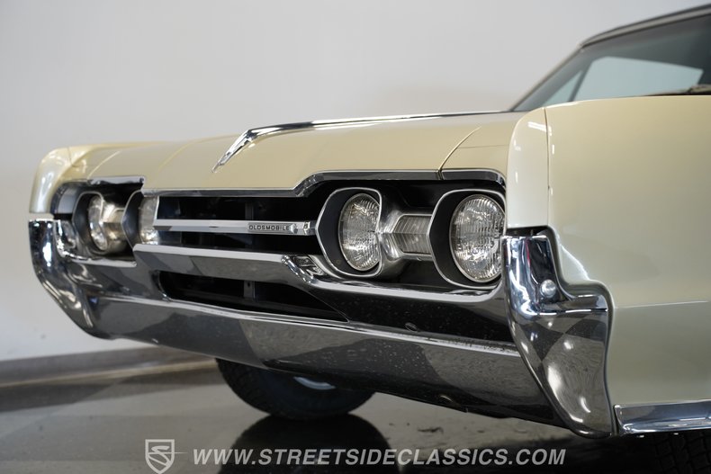 Oldsmobile-Cutlass-1967-Champagne-Metallic-Black-33