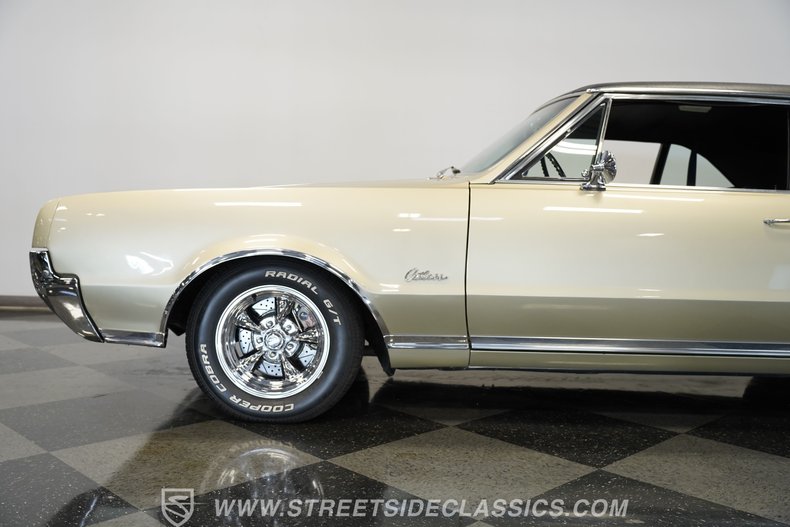 Oldsmobile-Cutlass-1967-Champagne-Metallic-Black-34