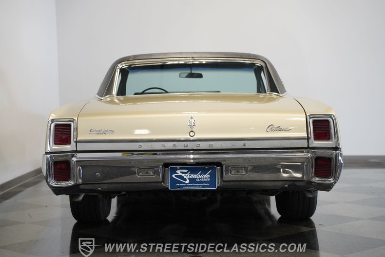 Oldsmobile-Cutlass-1967-Champagne-Metallic-Black-36