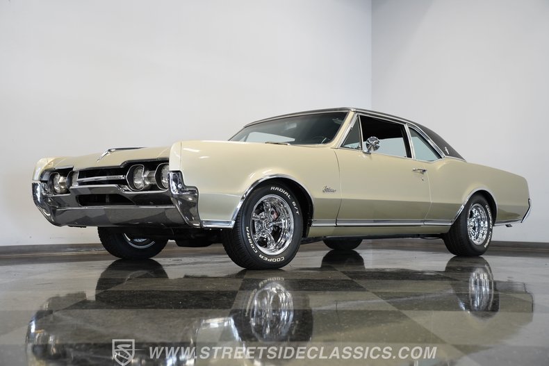 Oldsmobile-Cutlass-1967-Champagne-Metallic-Black-4