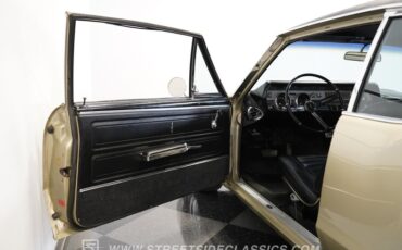 Oldsmobile-Cutlass-1967-Champagne-Metallic-Black-43