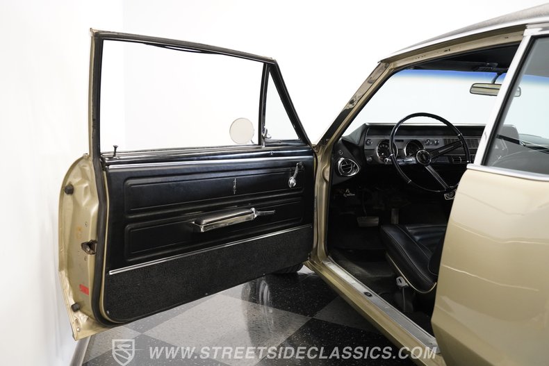 Oldsmobile-Cutlass-1967-Champagne-Metallic-Black-43