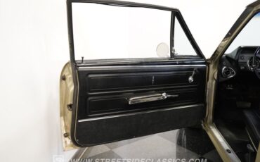 Oldsmobile-Cutlass-1967-Champagne-Metallic-Black-44