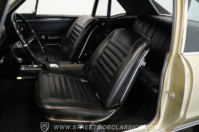 Oldsmobile-Cutlass-1967-Champagne-Metallic-Black-45