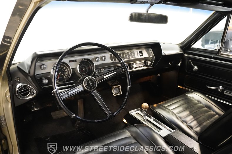 Oldsmobile-Cutlass-1967-Champagne-Metallic-Black-46