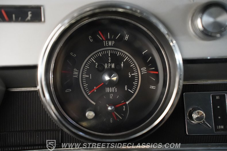 Oldsmobile-Cutlass-1967-Champagne-Metallic-Black-9