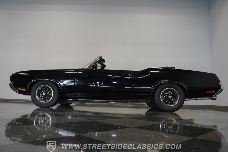 Oldsmobile-Cutlass-1970-Black-Black