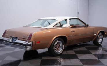 Oldsmobile-Cutlass-1976-Coupe-11